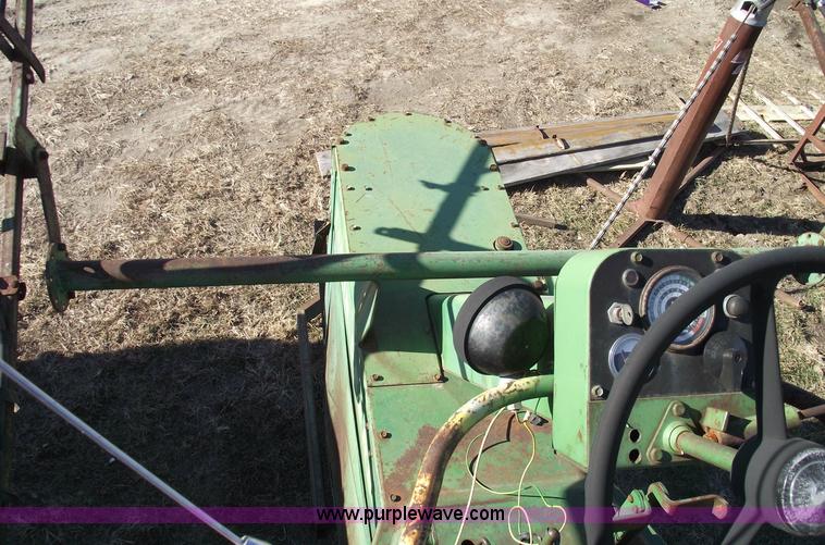 image for item 5512 John Deere 734 high cycle sprayer