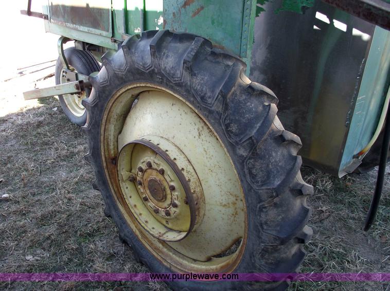 image for item 5512 John Deere 734 high cycle sprayer