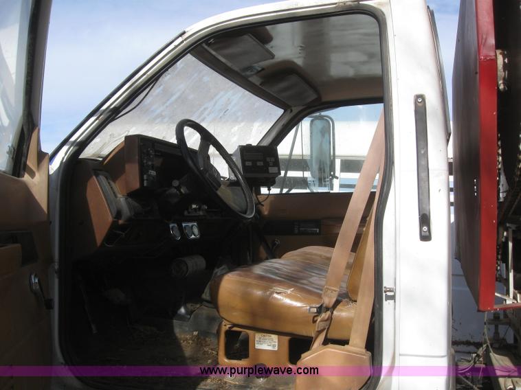 image for item 6253 1991 Chevrolet Kodiak feed truck