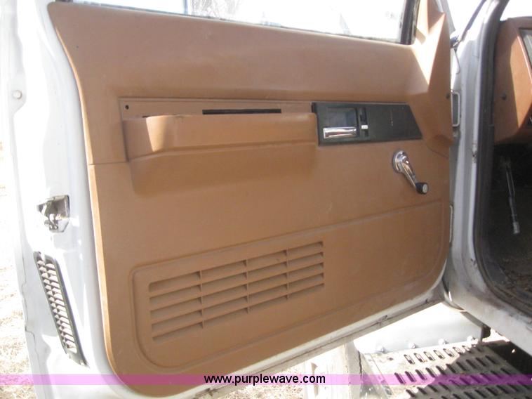 image for item 6253 1991 Chevrolet Kodiak feed truck