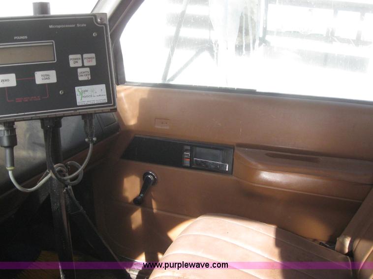 image for item 6253 1991 Chevrolet Kodiak feed truck