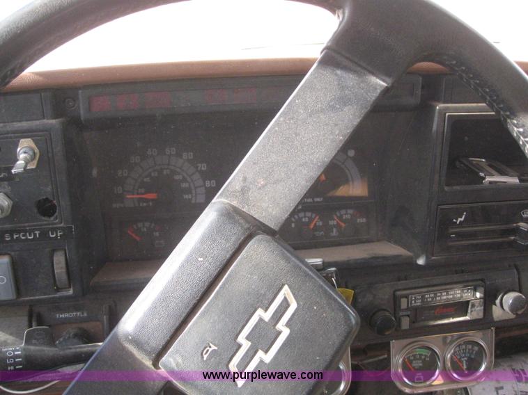 image for item 6253 1991 Chevrolet Kodiak feed truck