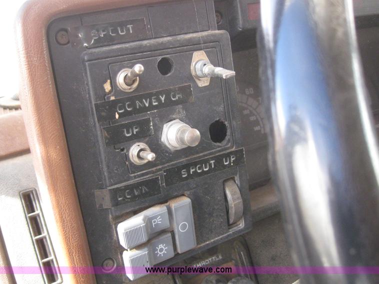 image for item 6253 1991 Chevrolet Kodiak feed truck