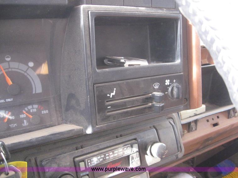 image for item 6253 1991 Chevrolet Kodiak feed truck