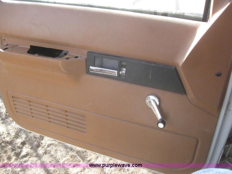 image for item 6253 1991 Chevrolet Kodiak feed truck