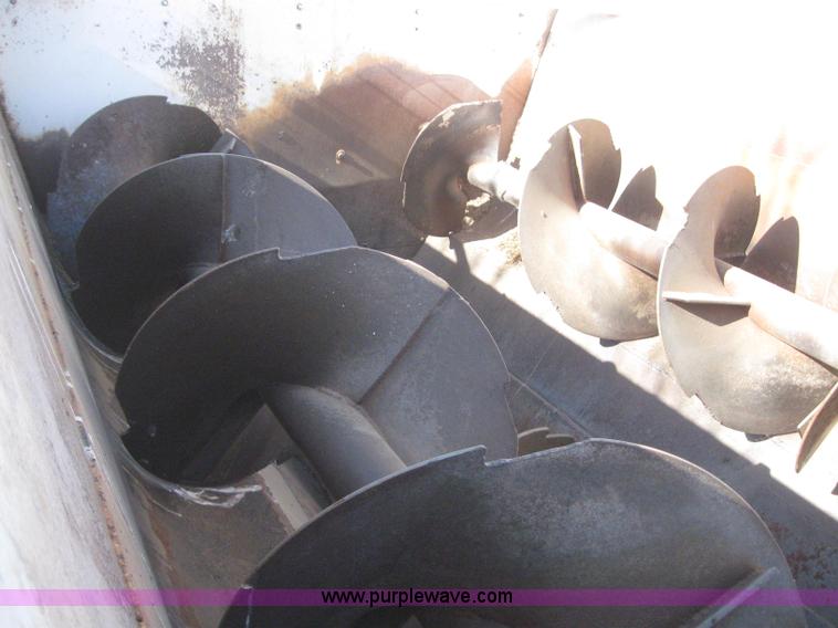 image for item 6253 1991 Chevrolet Kodiak feed truck