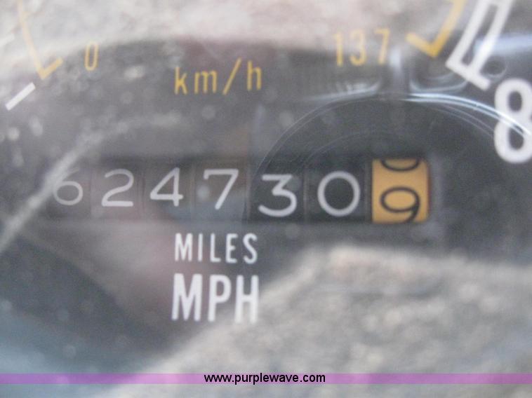 image for item 6294 1982 International COF9670 semi truck