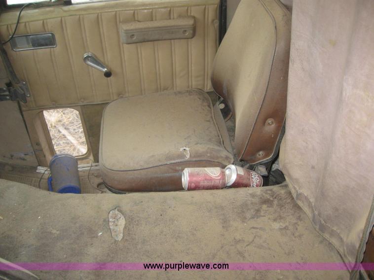 image for item 6294 1982 International COF9670 semi truck