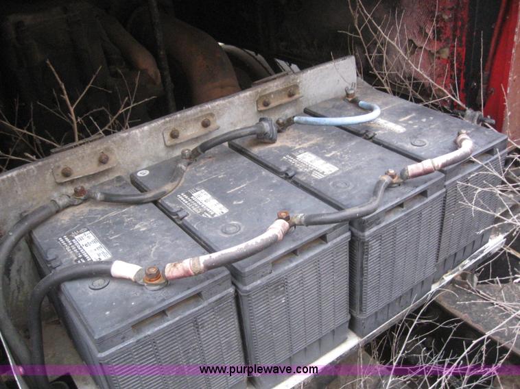 image for item 6294 1982 International COF9670 semi truck