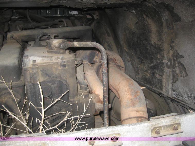 image for item 6294 1982 International COF9670 semi truck