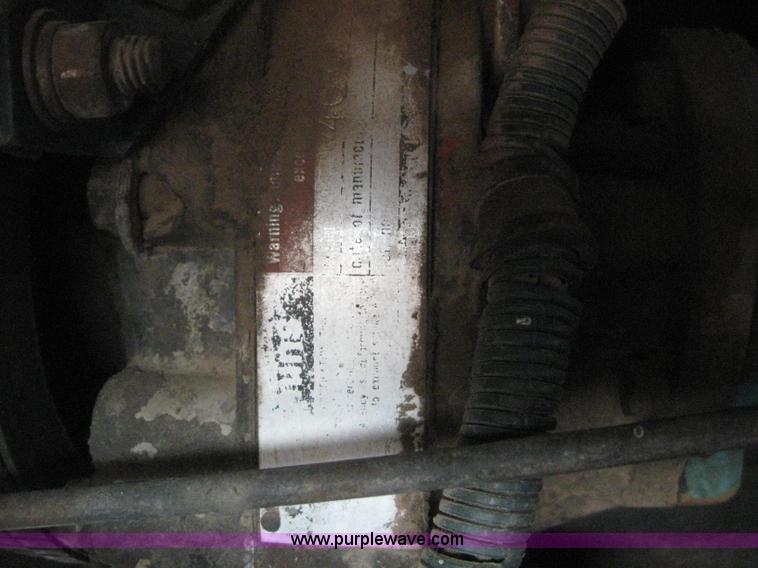 image for item 6294 1982 International COF9670 semi truck