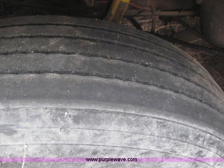 image for item 6294 1982 International COF9670 semi truck