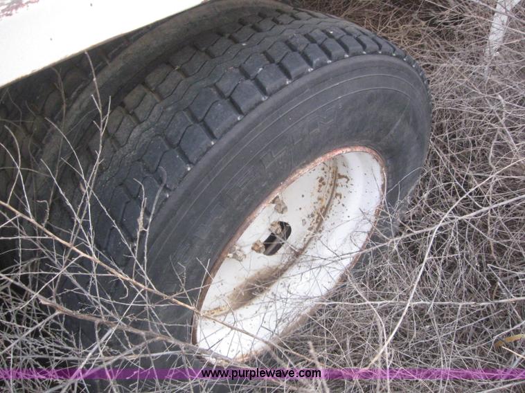 image for item 6294 1982 International COF9670 semi truck