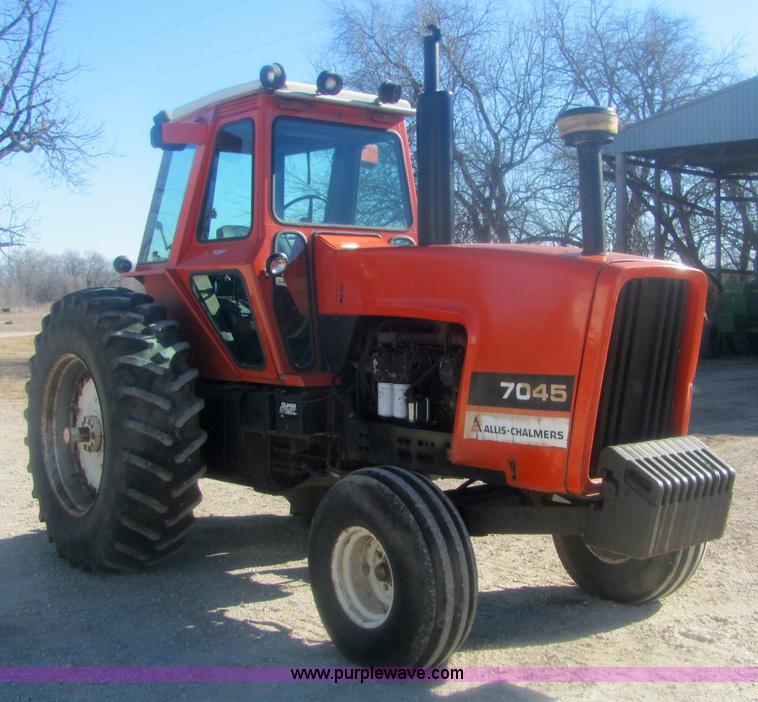 image for item 6815 1981 Allis Chalmers 7045 cab tractor