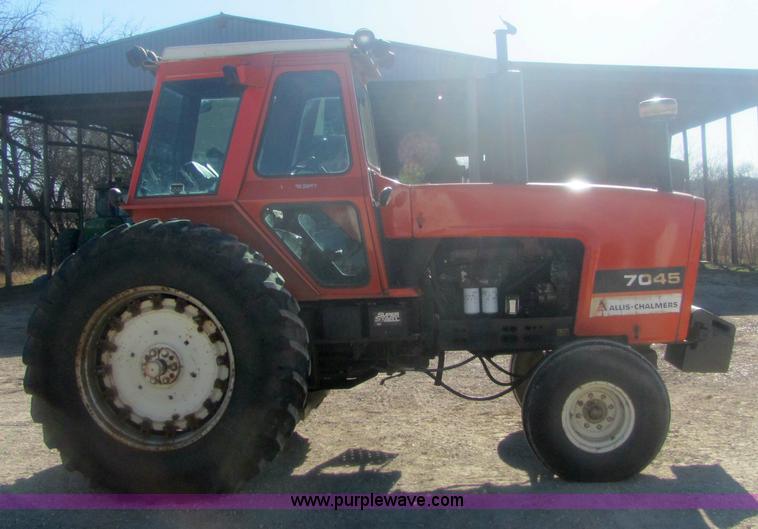 image for item 6815 1981 Allis Chalmers 7045 cab tractor