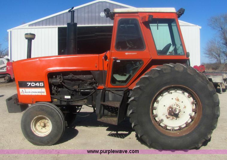 image for item 6815 1981 Allis Chalmers 7045 cab tractor