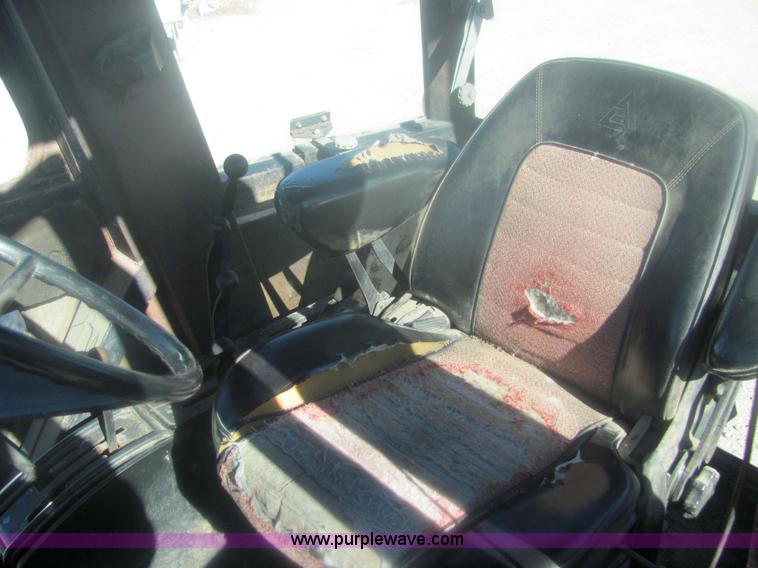 image for item 6815 1981 Allis Chalmers 7045 cab tractor