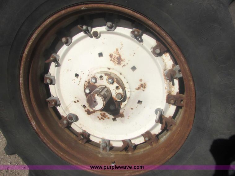 image for item 6815 1981 Allis Chalmers 7045 cab tractor