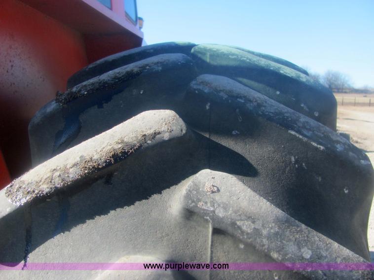 image for item 6815 1981 Allis Chalmers 7045 cab tractor