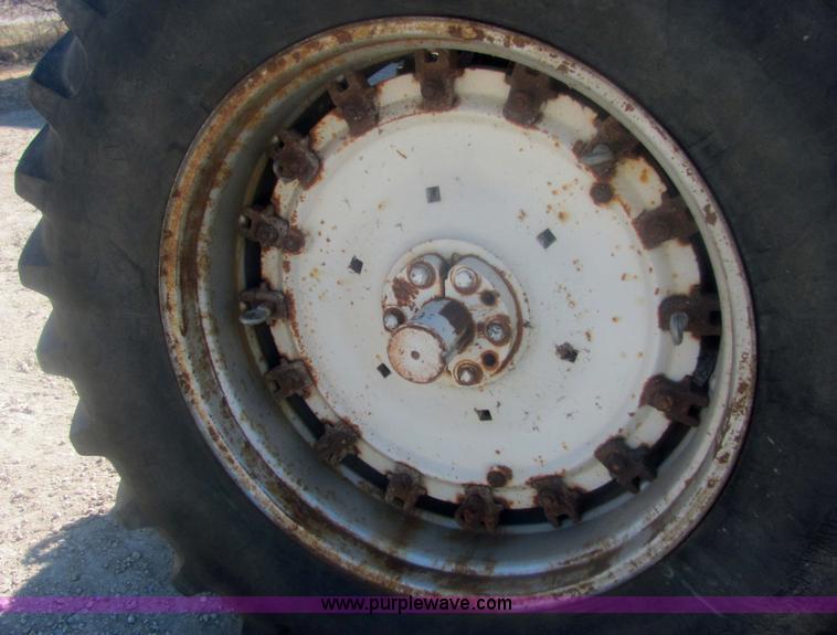 image for item 6815 1981 Allis Chalmers 7045 cab tractor