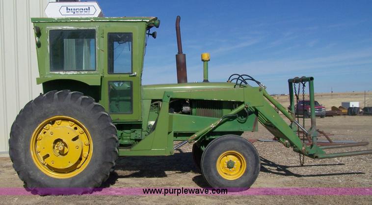 image for item 7401 John Deere 4010 tractor with loader