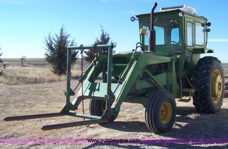 image for item 7401 John Deere 4010 tractor with loader