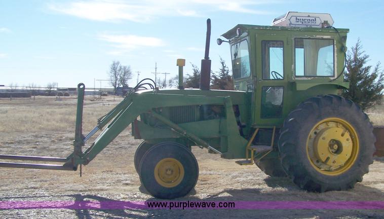 image for item 7401 John Deere 4010 tractor with loader