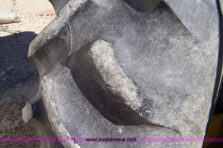 image for item 7401 John Deere 4010 tractor with loader