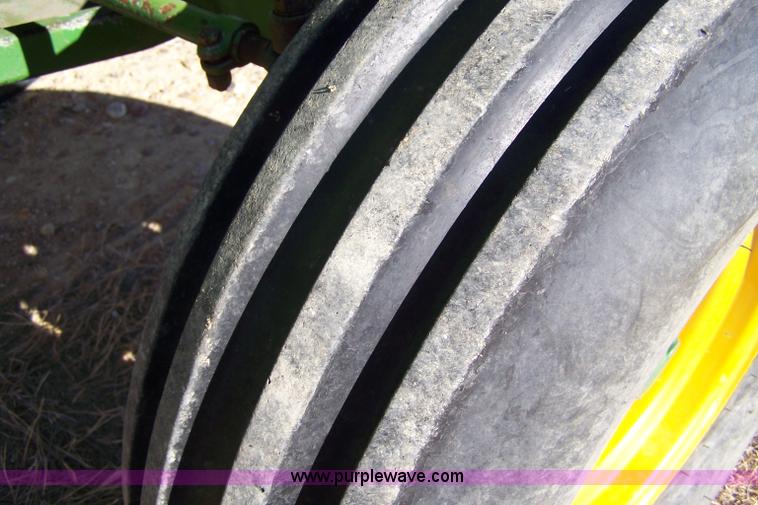 image for item 7401 John Deere 4010 tractor with loader