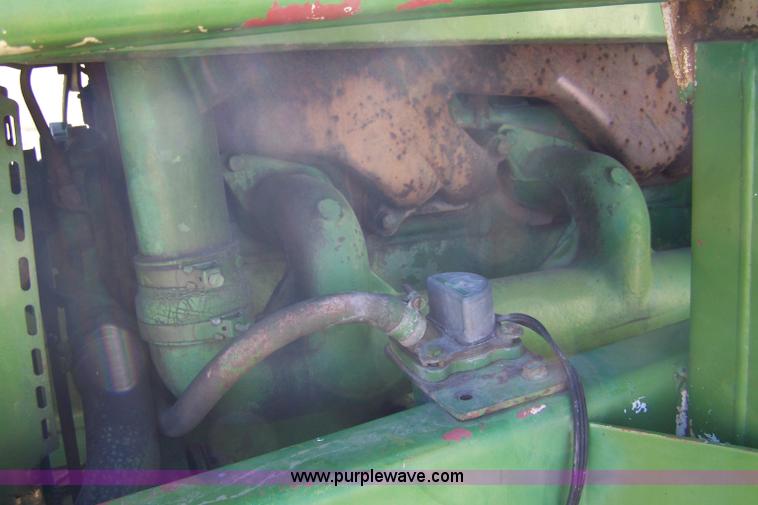 image for item 7401 John Deere 4010 tractor with loader