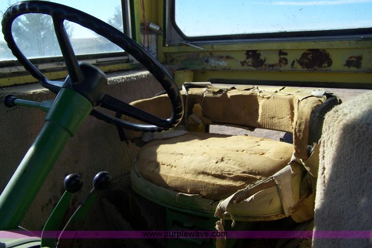 image for item 7401 John Deere 4010 tractor with loader