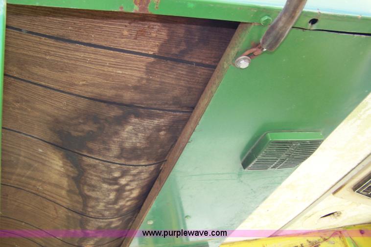 image for item 7401 John Deere 4010 tractor with loader