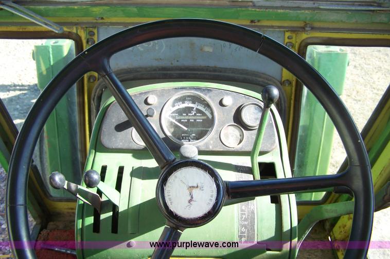 image for item 7401 John Deere 4010 tractor with loader