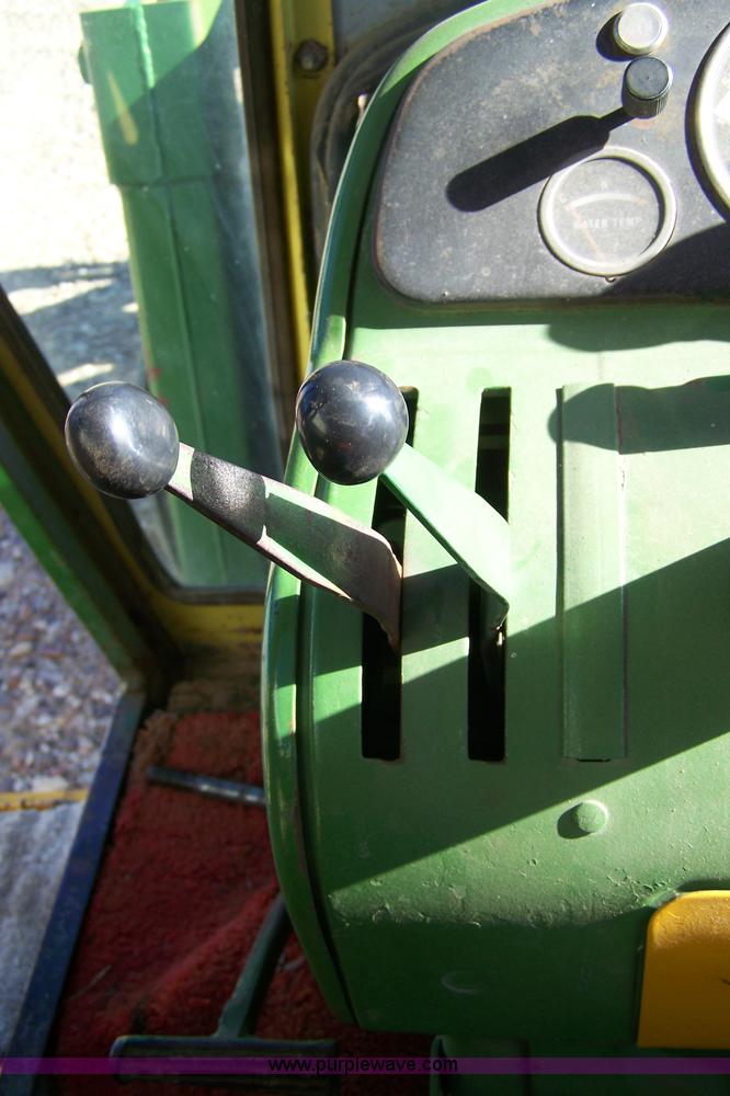 image for item 7401 John Deere 4010 tractor with loader