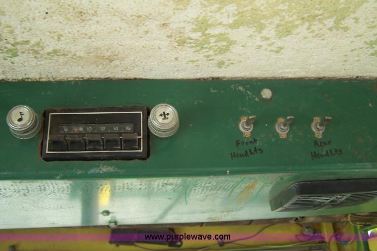 image for item 7401 John Deere 4010 tractor with loader