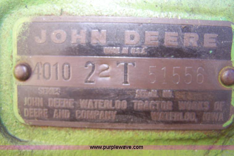 image for item 7401 John Deere 4010 tractor with loader