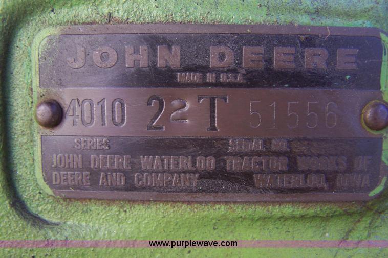 image for item 7401 John Deere 4010 tractor with loader