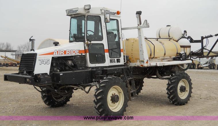 image for item 7774 1995 Willmar 745 self-propelled sprayer
