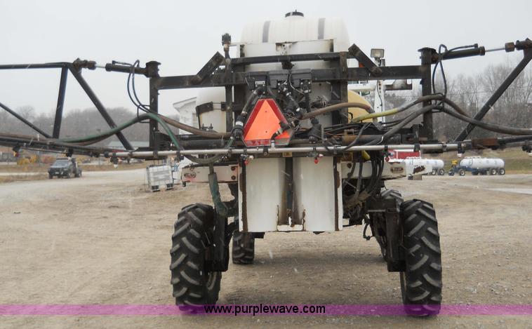 image for item 7774 1995 Willmar 745 self-propelled sprayer