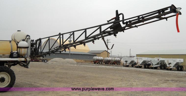 image for item 7774 1995 Willmar 745 self-propelled sprayer