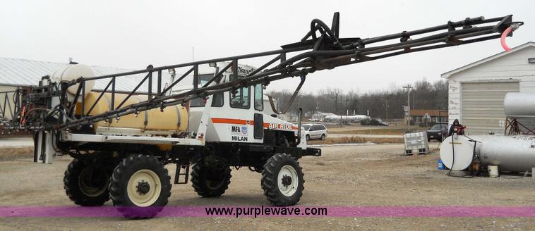 image for item 7774 1995 Willmar 745 self-propelled sprayer