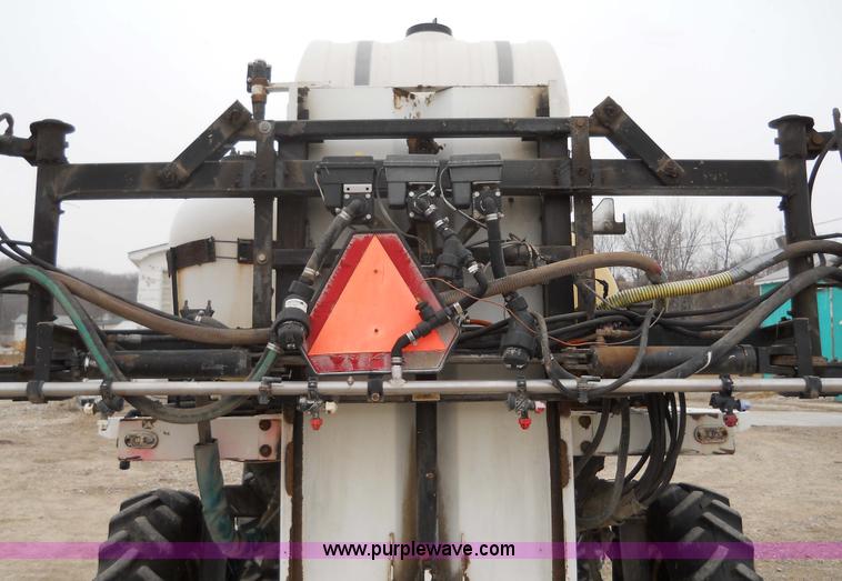 image for item 7774 1995 Willmar 745 self-propelled sprayer