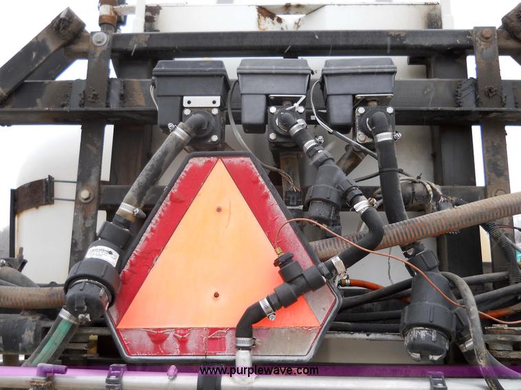 image for item 7774 1995 Willmar 745 self-propelled sprayer