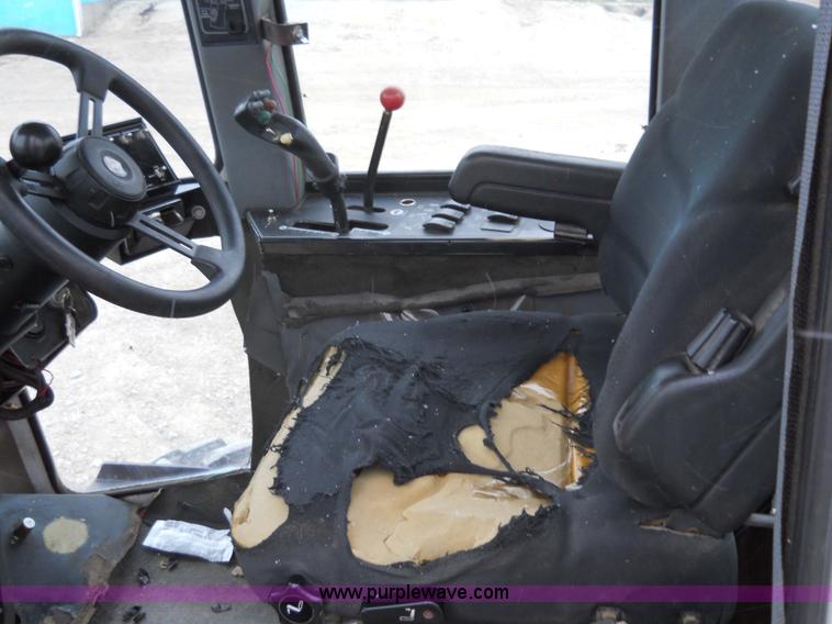 image for item 7774 1995 Willmar 745 self-propelled sprayer