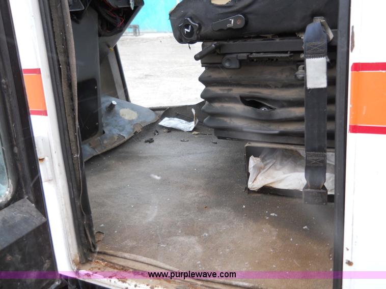 image for item 7774 1995 Willmar 745 self-propelled sprayer