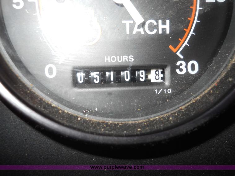 image for item 7774 1995 Willmar 745 self-propelled sprayer