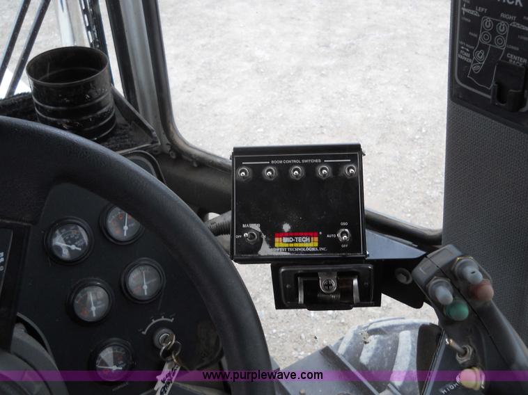 image for item 7774 1995 Willmar 745 self-propelled sprayer