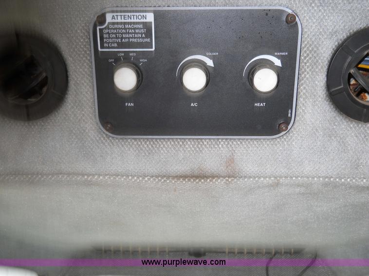 image for item 7774 1995 Willmar 745 self-propelled sprayer