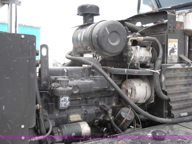 image for item 7774 1995 Willmar 745 self-propelled sprayer