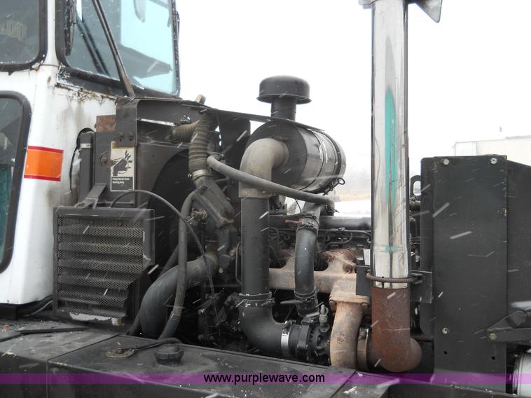 image for item 7774 1995 Willmar 745 self-propelled sprayer